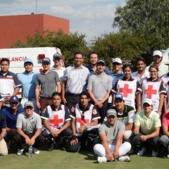 Apoyan profesionales a la Cruz Roja