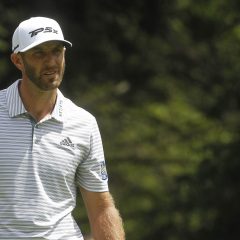 Johnson se afianza en el liderato