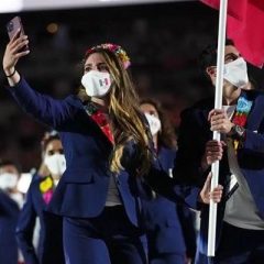 Gaby López porta la bandera nacional en la inauguración de los JJOO de Tokio 2020