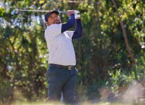 En su cumpleaños, José de Jesús Rodríguez lidera El Salvador Open Championship de la Gira Mexicana