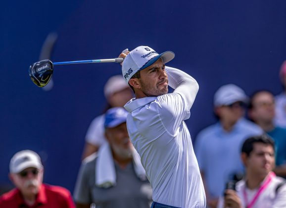 Ortiz en la pelea en inicio del VidantaWorld Mexico Open